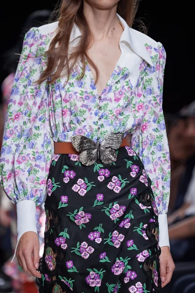 Look 10